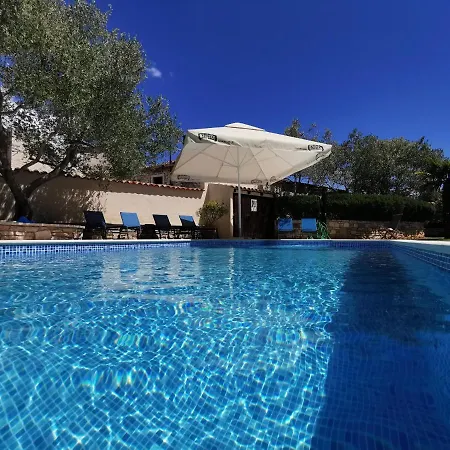 Orada In Mit Pool Fuer 6 Personen * Krnica